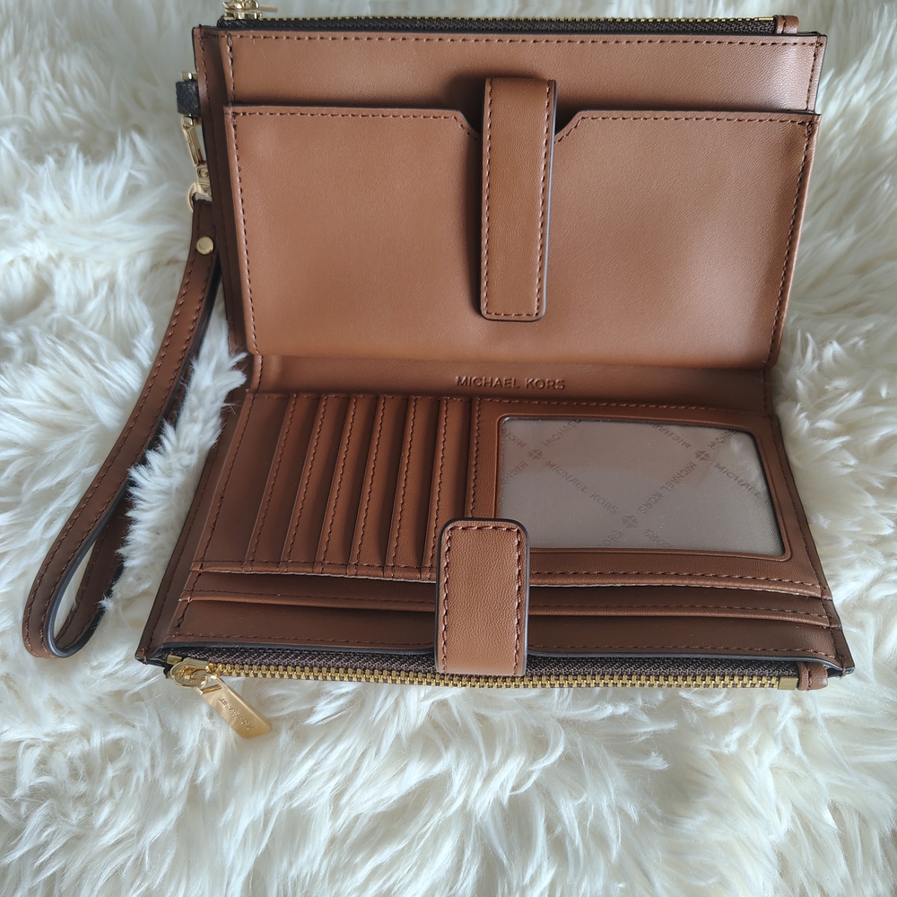 Michael Kors Signature Brown Wristlet NWOT - Picture 6 of 15